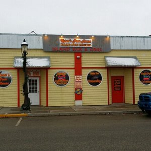 Krisit's Pour House, Restaurant in Hart Michigan